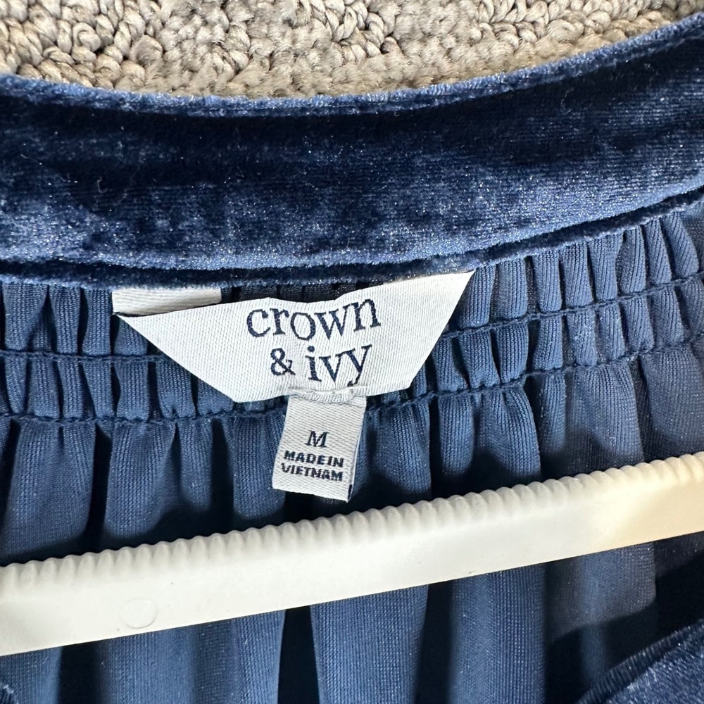 Crown & Ivy Blue Velvet Smocked Neck 3/4 Sleeve Tunic Top Size Medium - Picture 2 of 5
